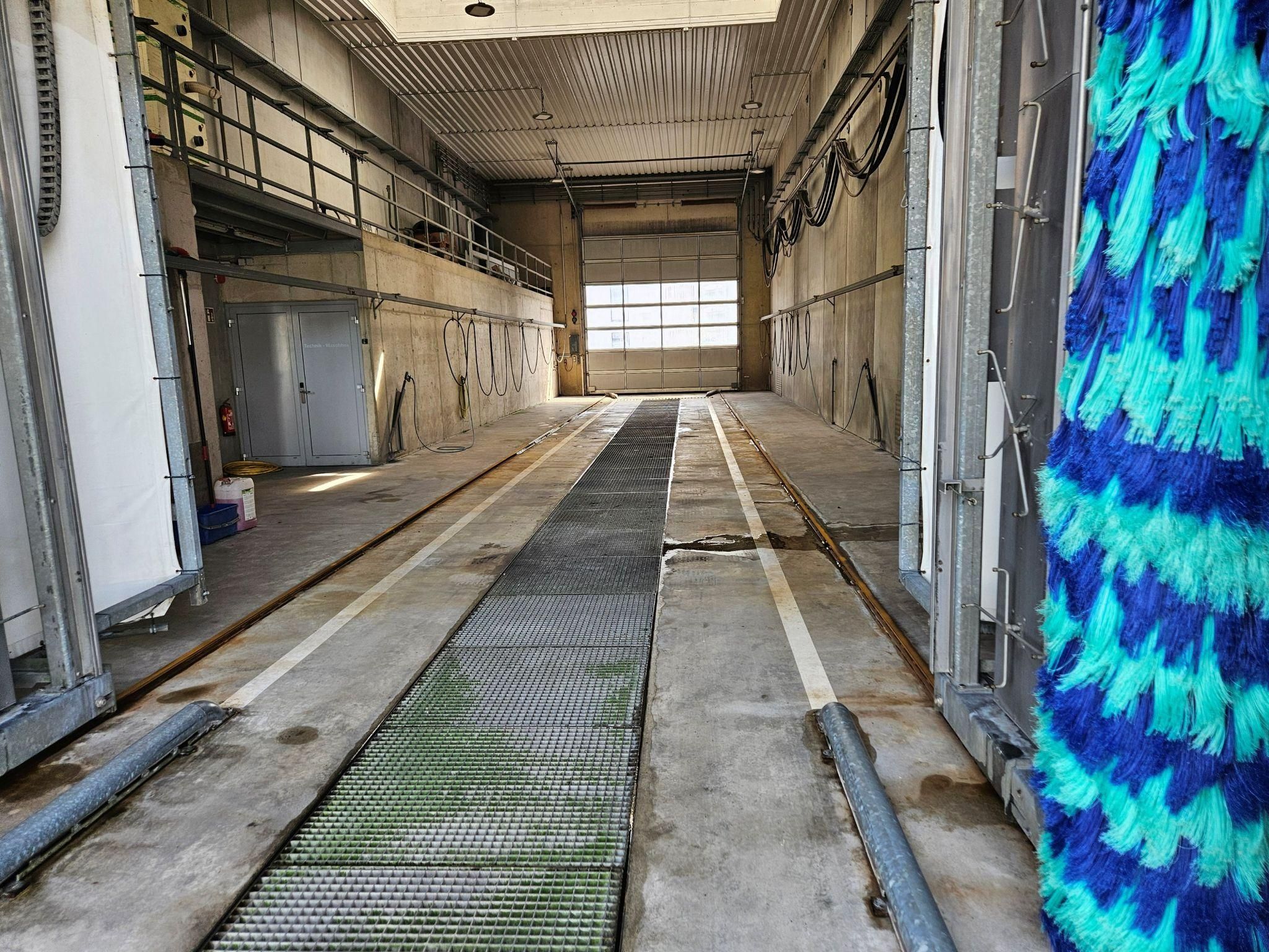 Sanierte LKW-Waschstraße mit NEODUR HE 60 rapid